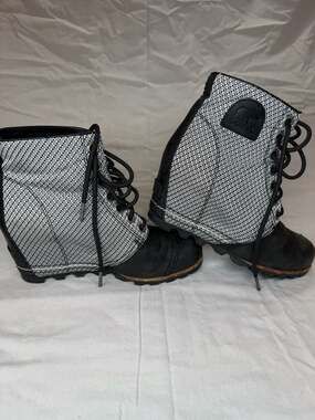 Sorel Women's Joan of Arctic Wedge Mid Boots Black Silver Size 8